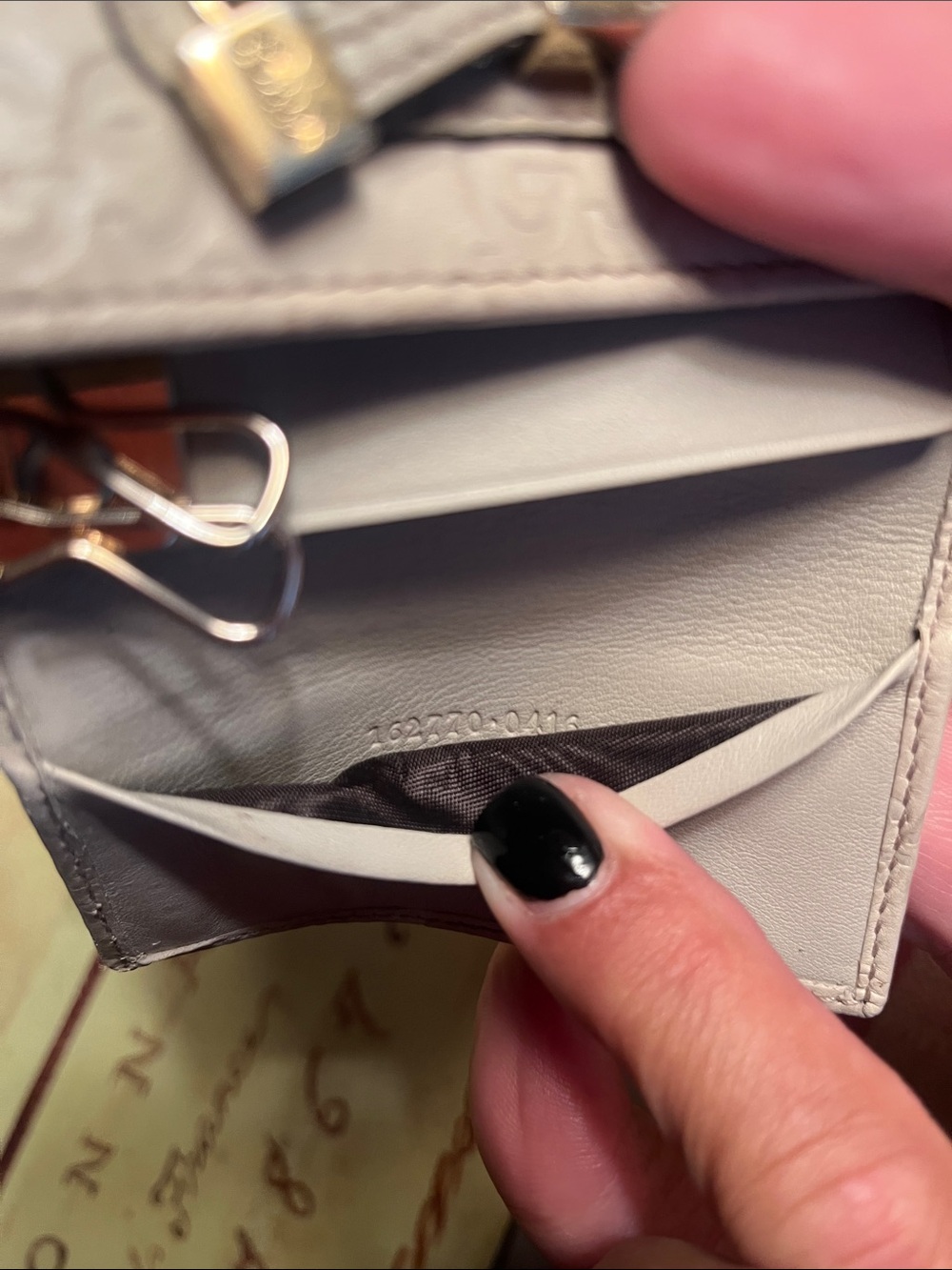 Gucci Guccissima Princy Embossed Key Holder with Bow, Gold Hardware & Card EUC - Picture 9 of 11